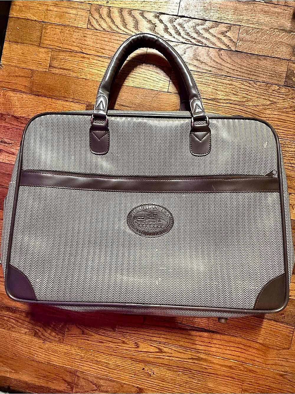 Bundle Avon Heartland USA Traveler Duffle Bag in Brown & Cream